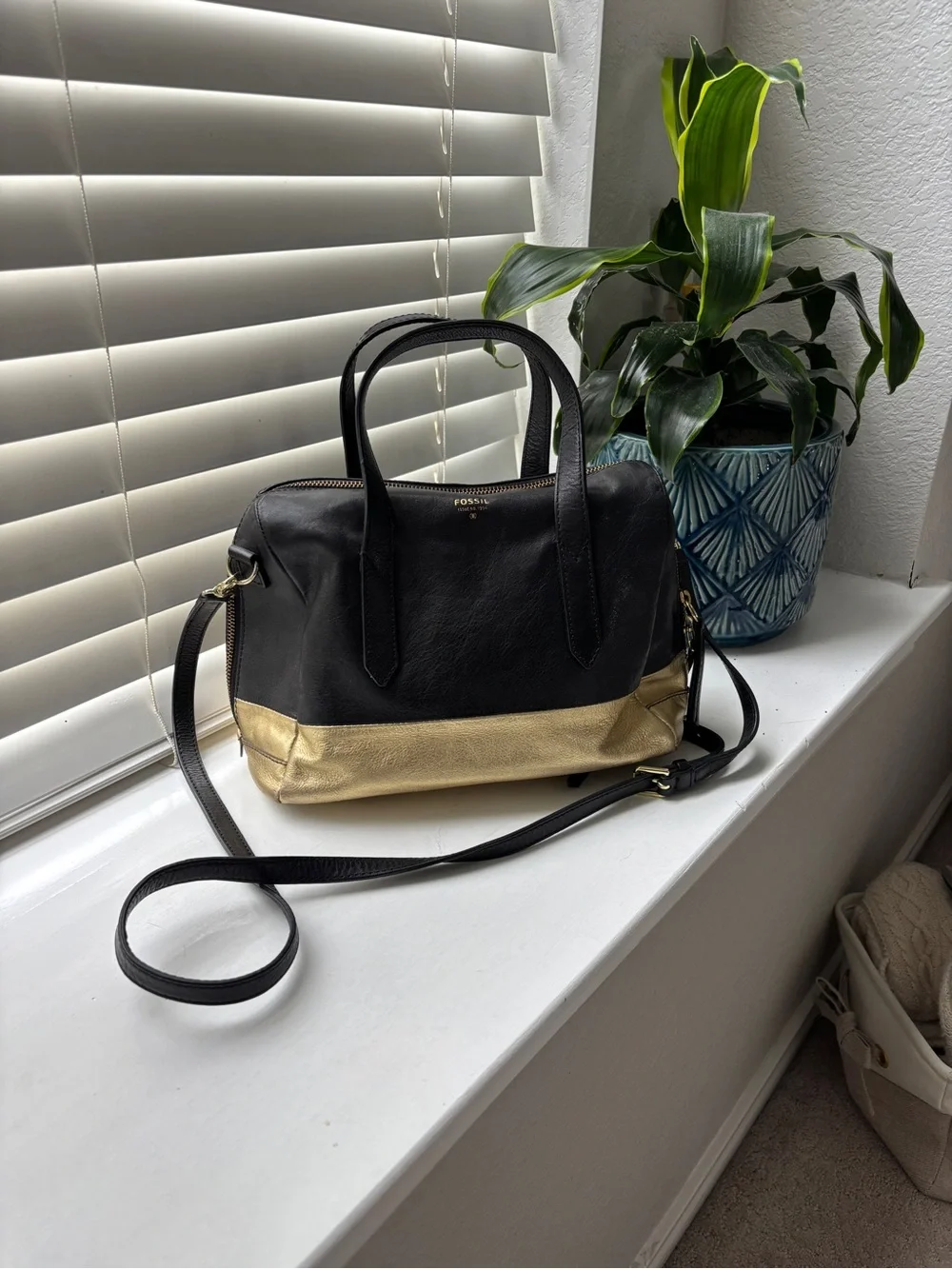 Fossil Black and Gold Leather Sydney Satchel - Picture 2 of 5